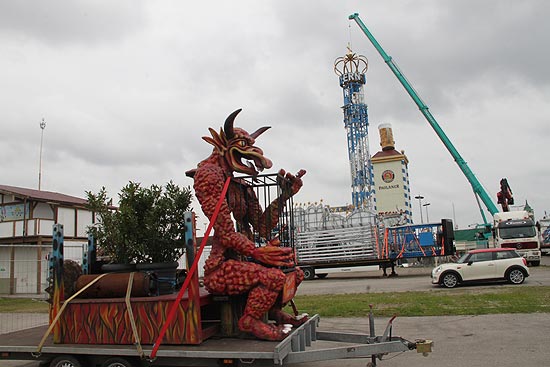 Wiesnaufbau am 06.09.2019 (©foto: Marikka-Laila Maisel)